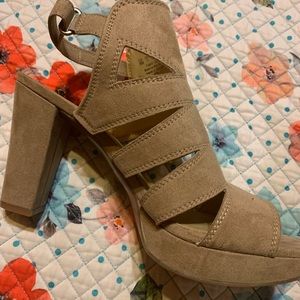 Size 7 Super Cute Wedges